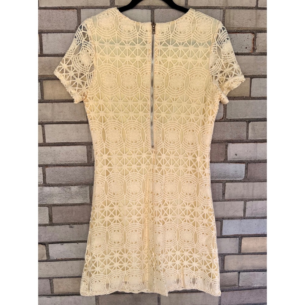 Lulus Yellow Lace Short Sleeve Mini Dress Stretch Zip Back Size XS - Picture 4 of 4